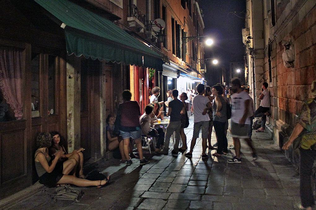 85 - La notte è giovane.jpg